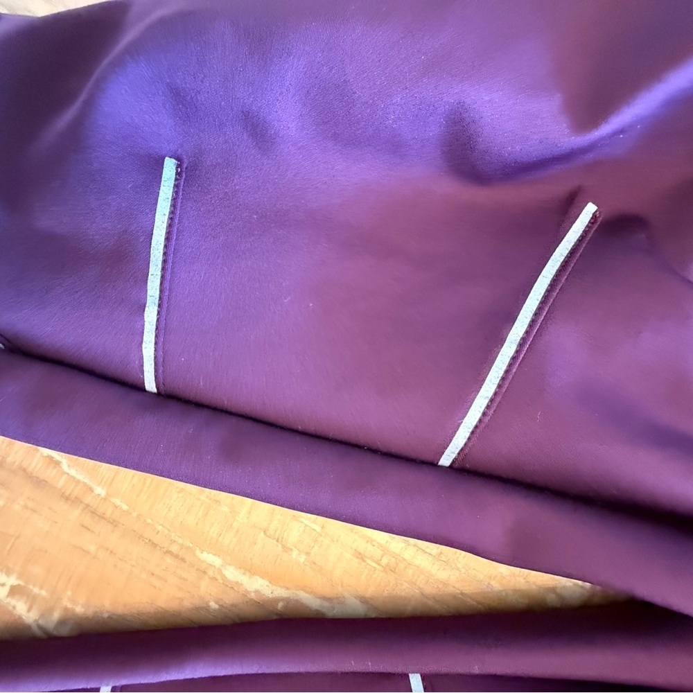 ALO Yoga sequence glow in the dark Plum Leggings - Picture 4 of 6